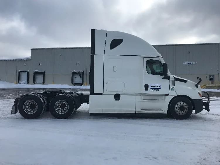 2022 Freightliner Cascadia in Middlefield, OH — photo 8