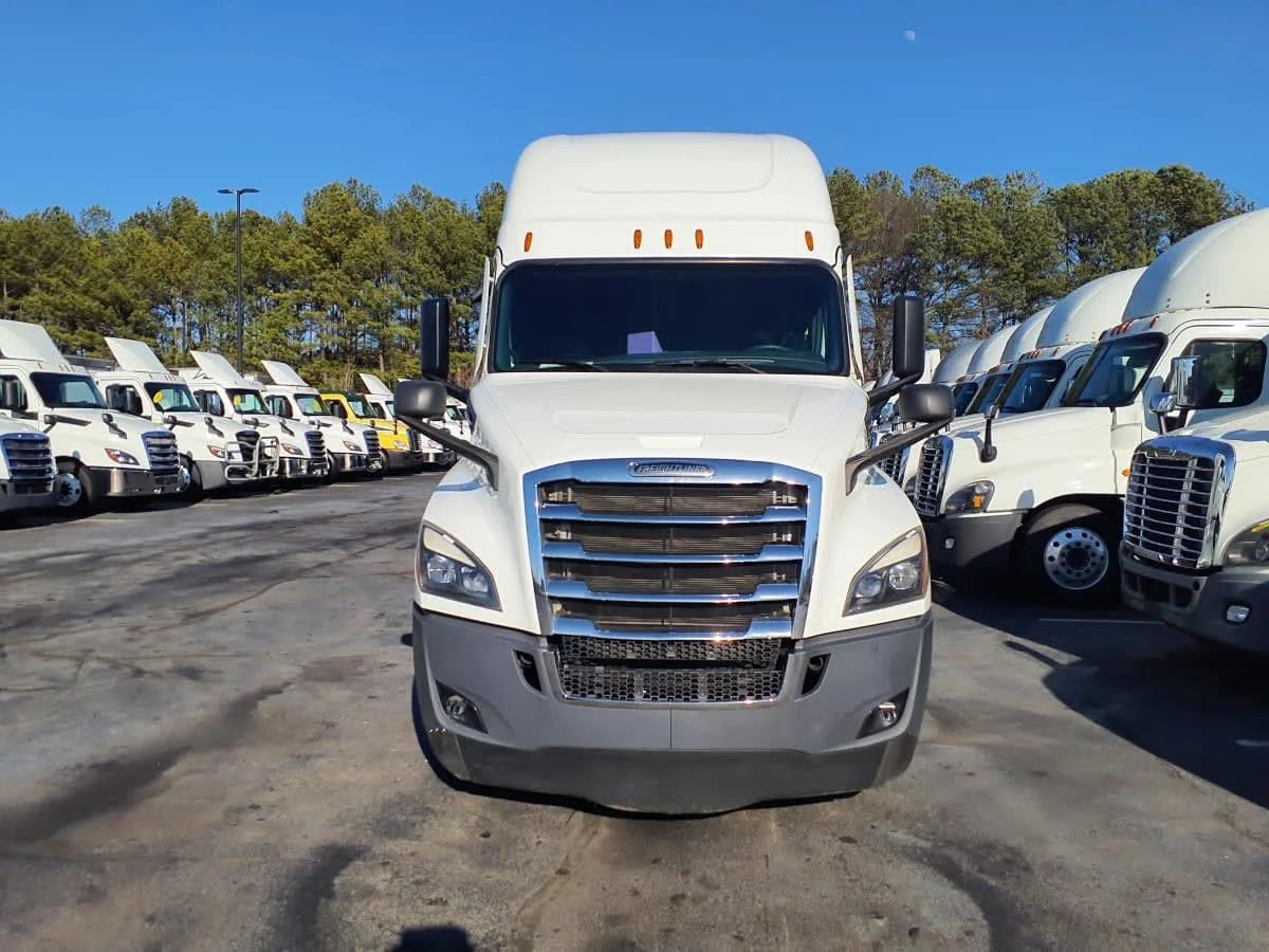 2021 Freightliner Cascadia in Atlanta, GA — photo 2