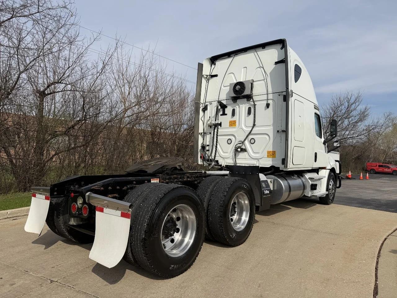 2023 Freightliner Cascadia in York Street Elmhurst, IL — photo 10
