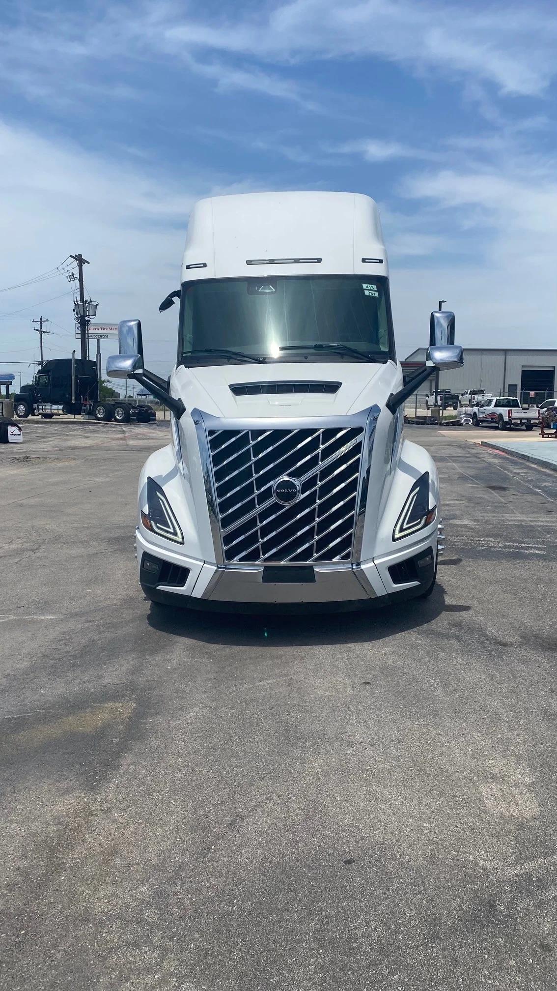 2025 Volvo VNL 860 in AUSTIN, TX — photo 8