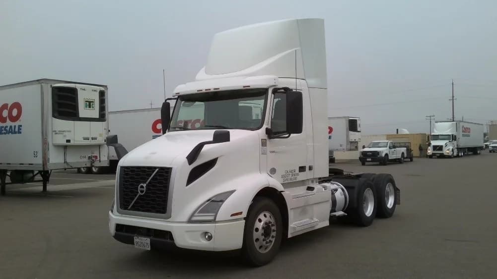 2021 Volvo VNR 640 in Stockton, CA