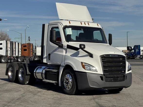 2021 Freightliner Cascadia in Fontana, CA