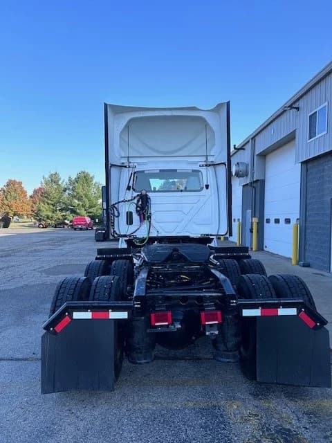 2025 International LT — photo 5