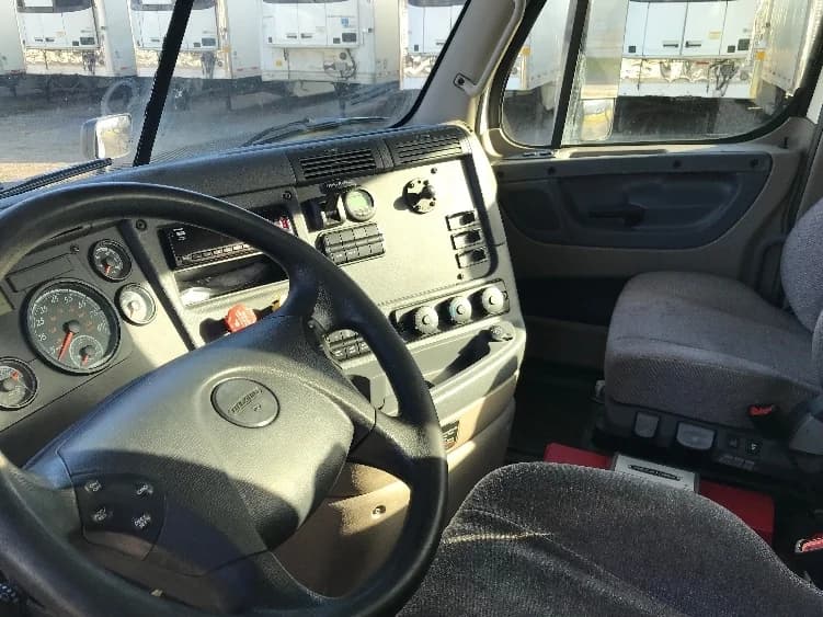2019 Freightliner Cascadia in Cleona, PA — photo 10