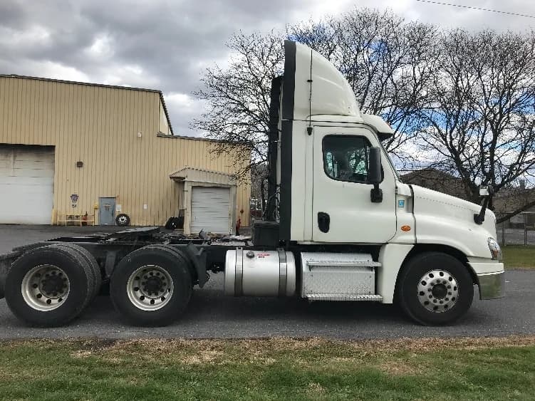 2019 Freightliner Cascadia in Cleona, PA — photo 8