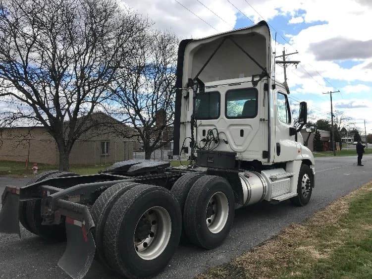 2019 Freightliner Cascadia in Cleona, PA — photo 7