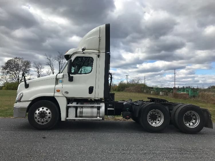 2019 Freightliner Cascadia in Cleona, PA — photo 4