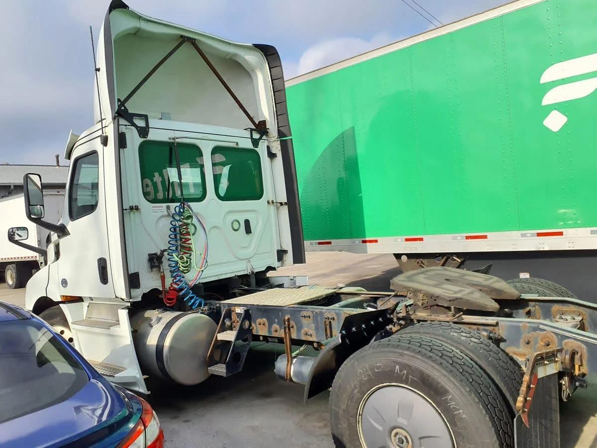 2020 Freightliner Cascadia in Indianapolis, IN — photo 6