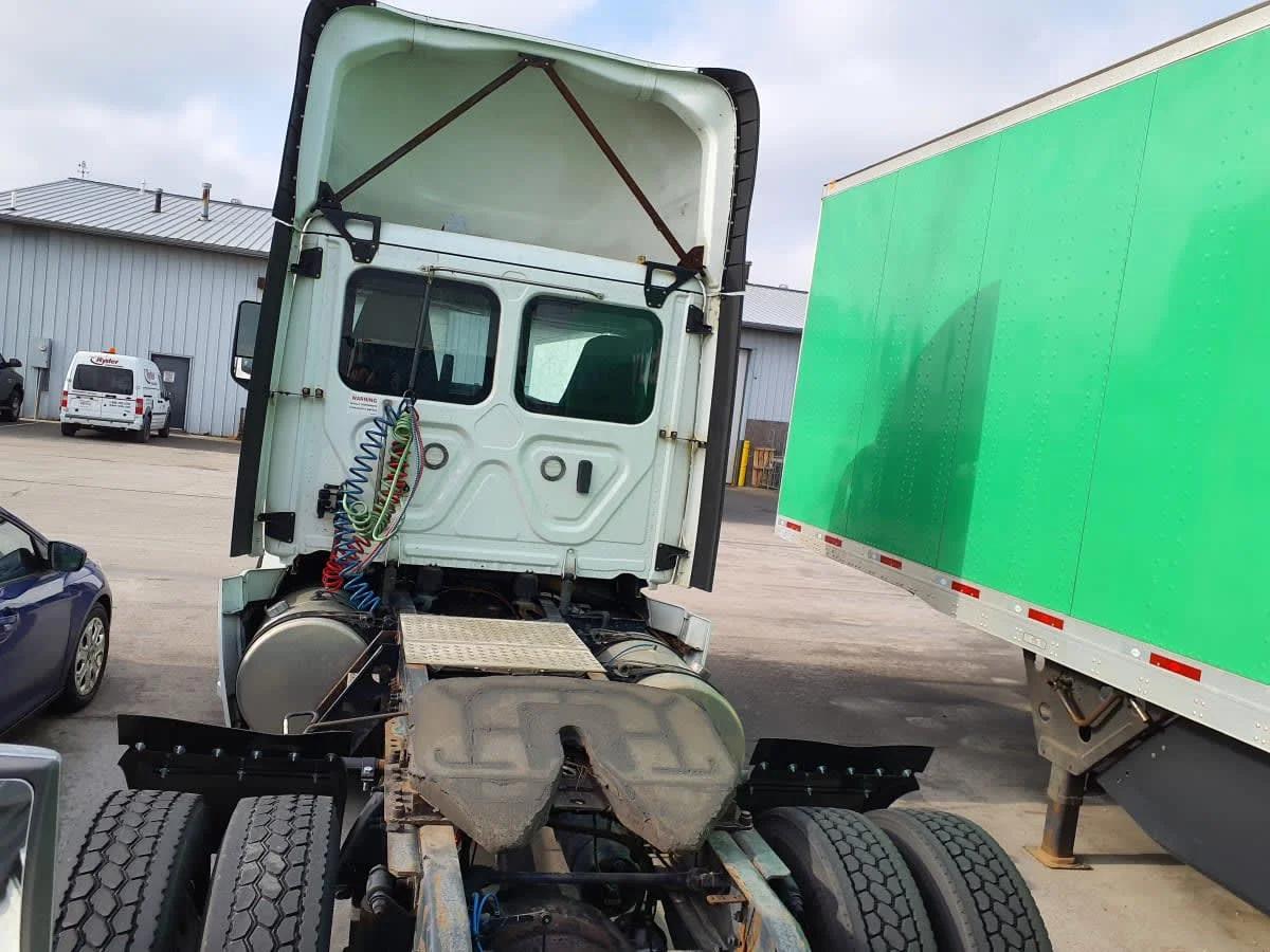 2020 Freightliner Cascadia in Indianapolis, IN — photo 5