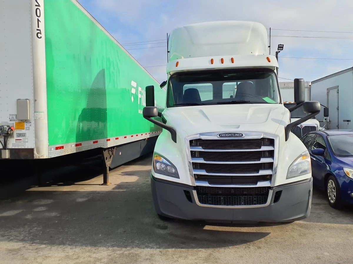 2020 Freightliner Cascadia in Indianapolis, IN — photo 2
