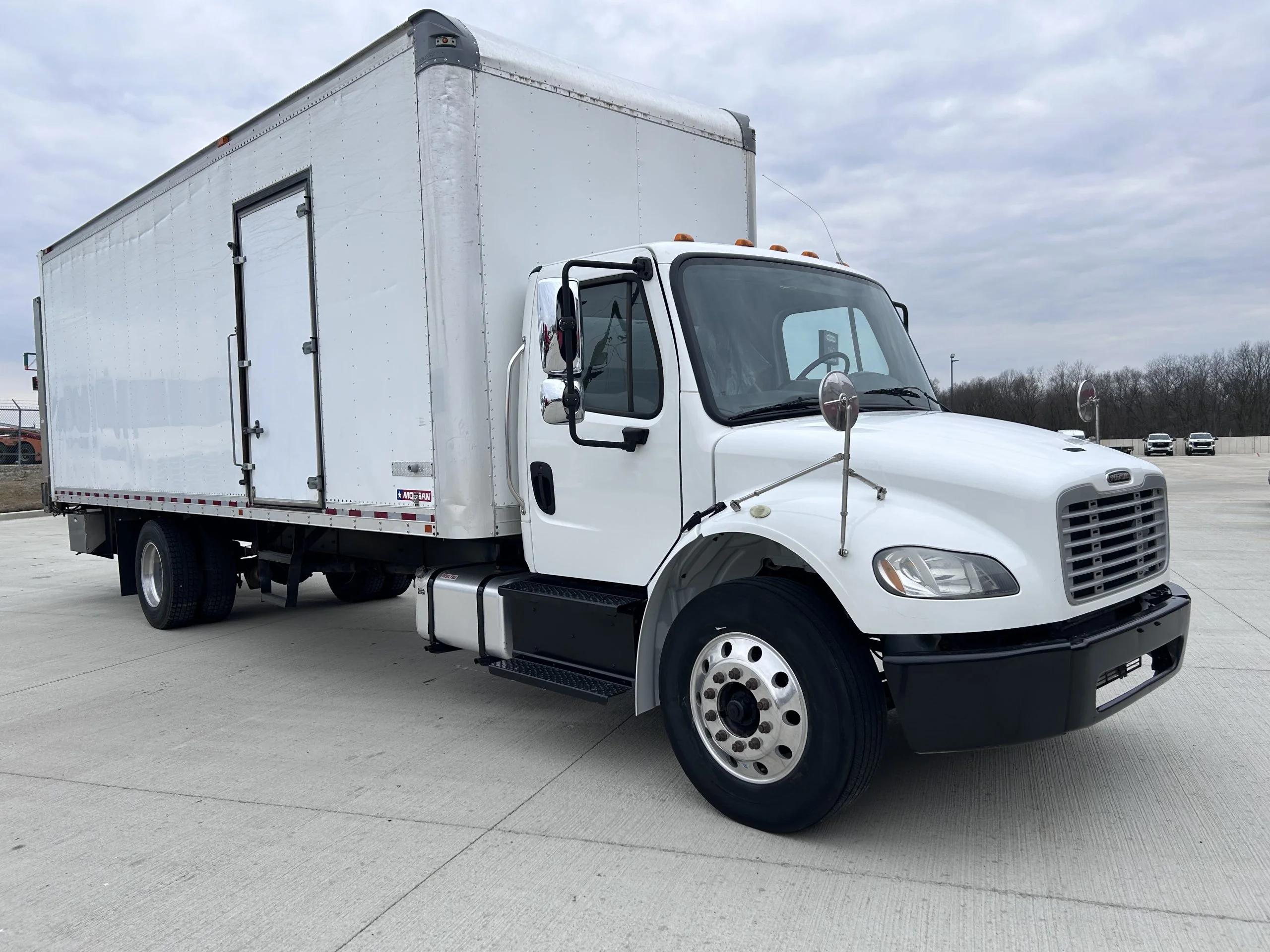 2019 Freightliner M2 106 in Fremont, IN — photo 2