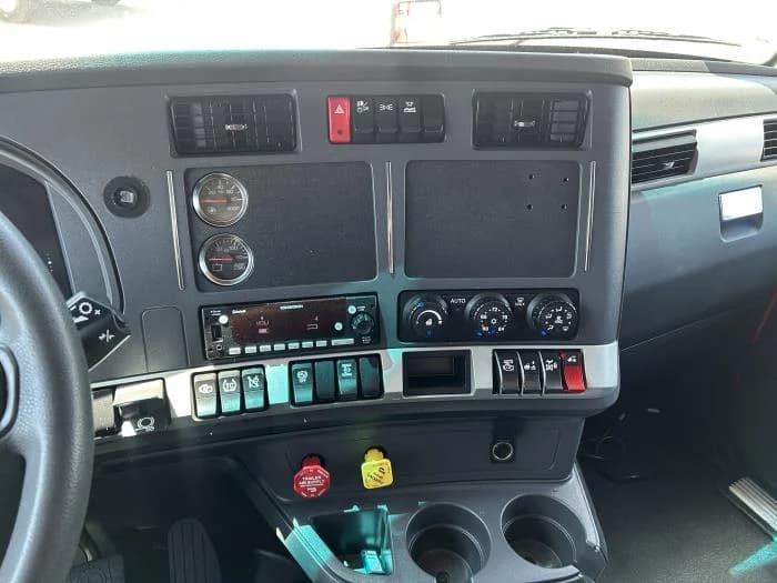 2024 Kenworth T680 in Houston, TX — photo 38
