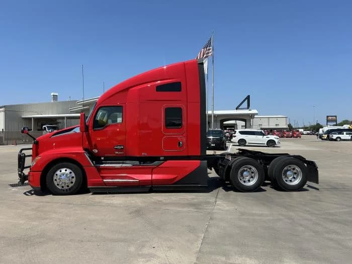 2024 Kenworth T680 in Houston, TX — photo 3