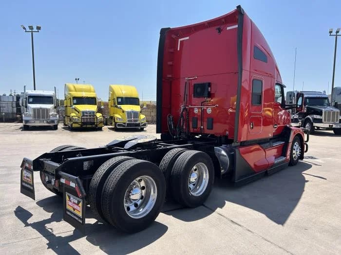 2024 Kenworth T680 in Houston, TX — photo 6