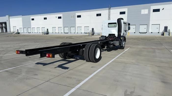 2025 Peterbilt 220EV — photo 6