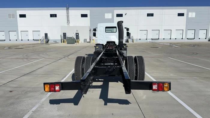 2025 Peterbilt 220EV — photo 7