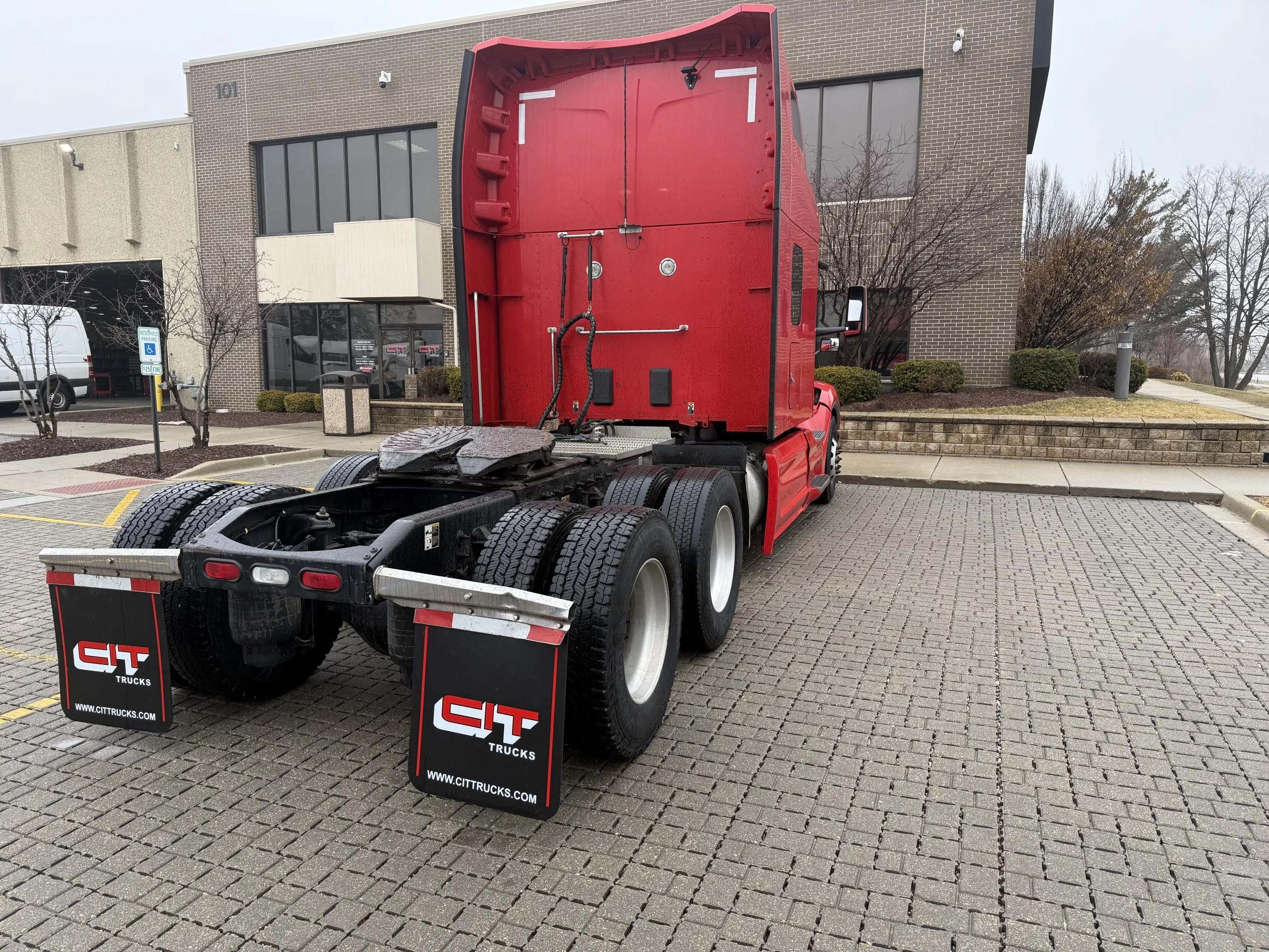 2022 Peterbilt 579 in Wood Dale, IL, IL — photo 5