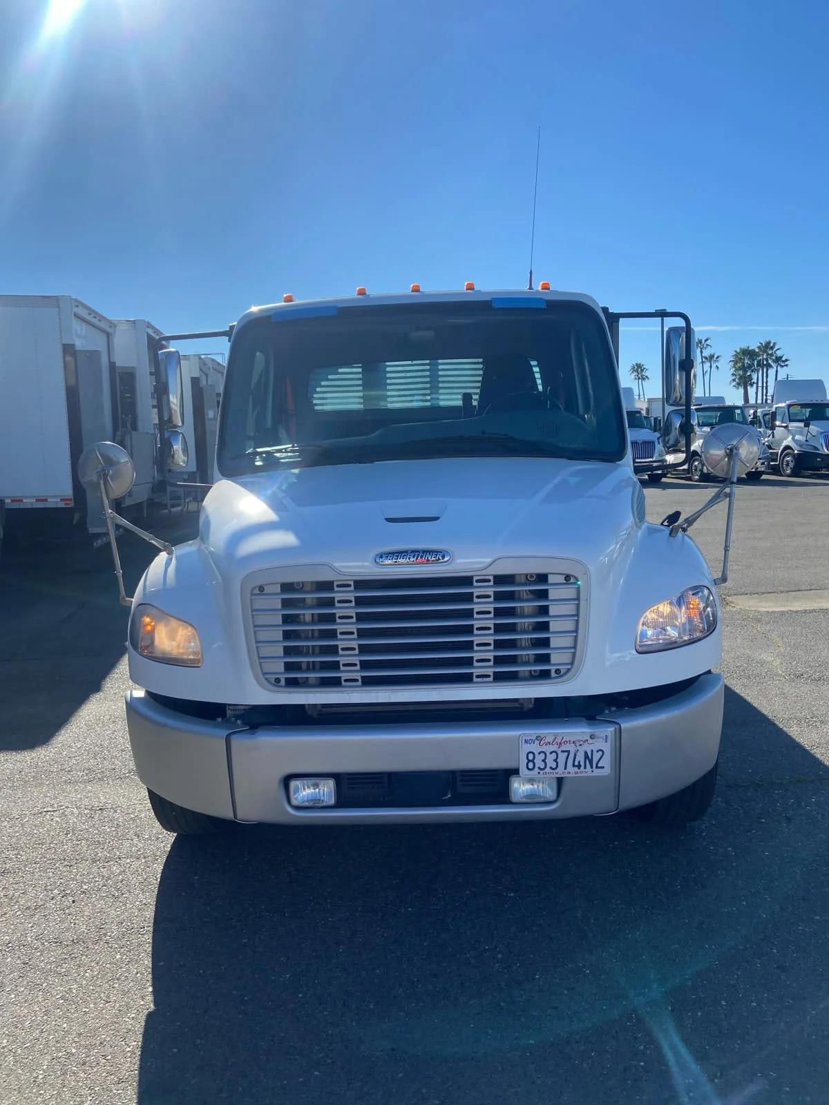 2019 Freightliner M2 106 in West Sacramento, CA — photo 2