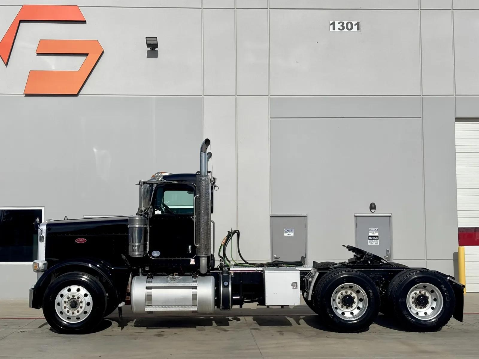 2018 Peterbilt 389 in Hutchins, TX — photo 4