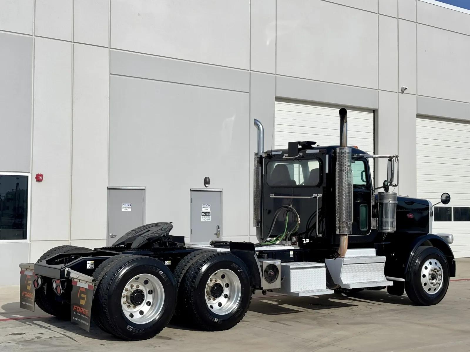 2018 Peterbilt 389 in Hutchins, TX — photo 5