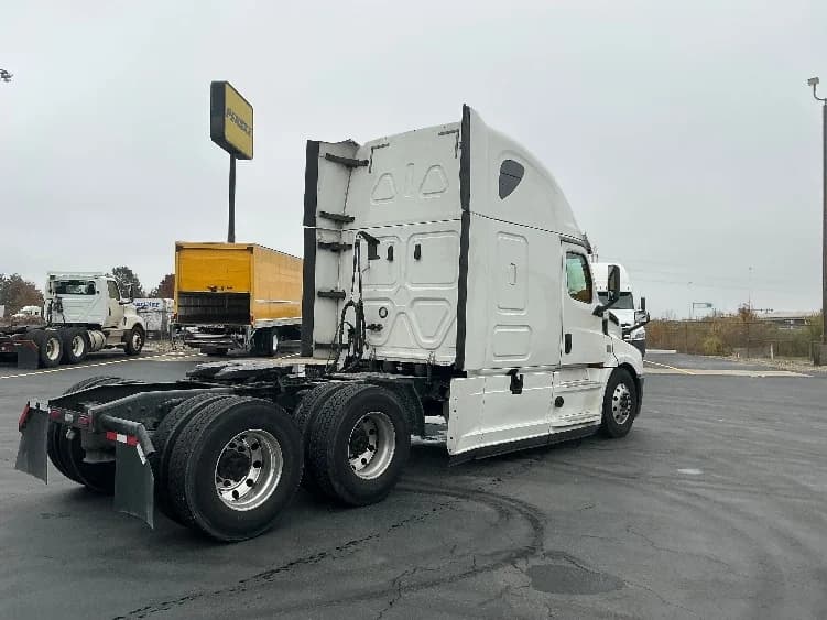 2020 Freightliner Cascadia in Columbus, OH — photo 7