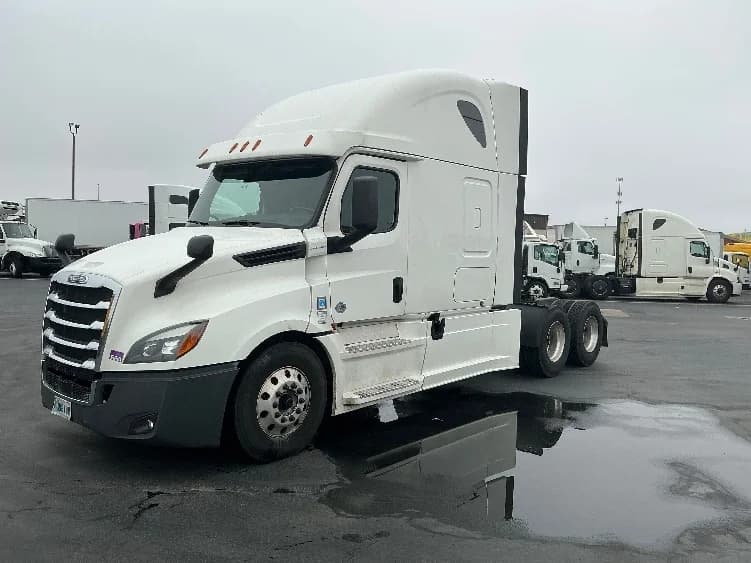 2020 Freightliner Cascadia in Columbus, OH — photo 3