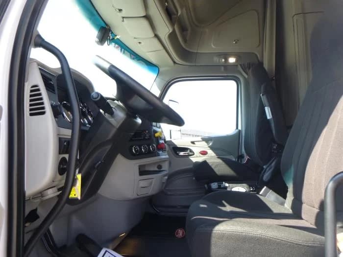 2021 Peterbilt 579 in Denver, CO — photo 11