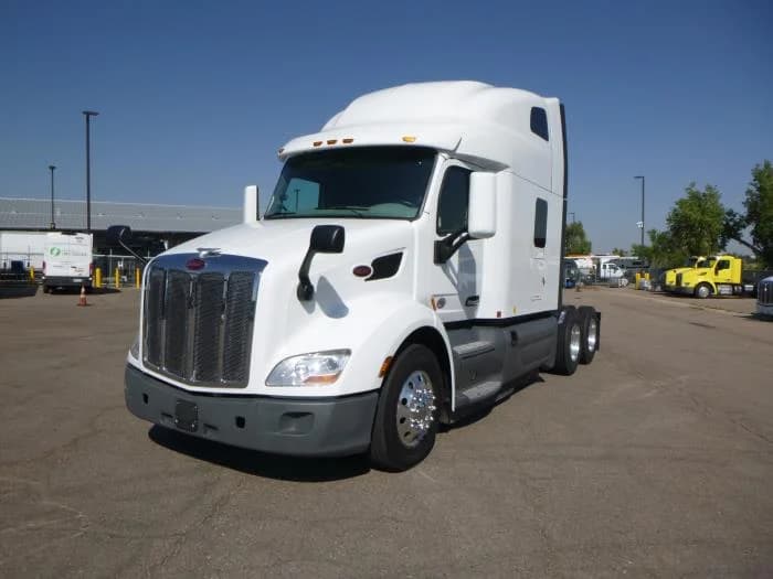 2021 Peterbilt 579 in Denver, CO — photo 2