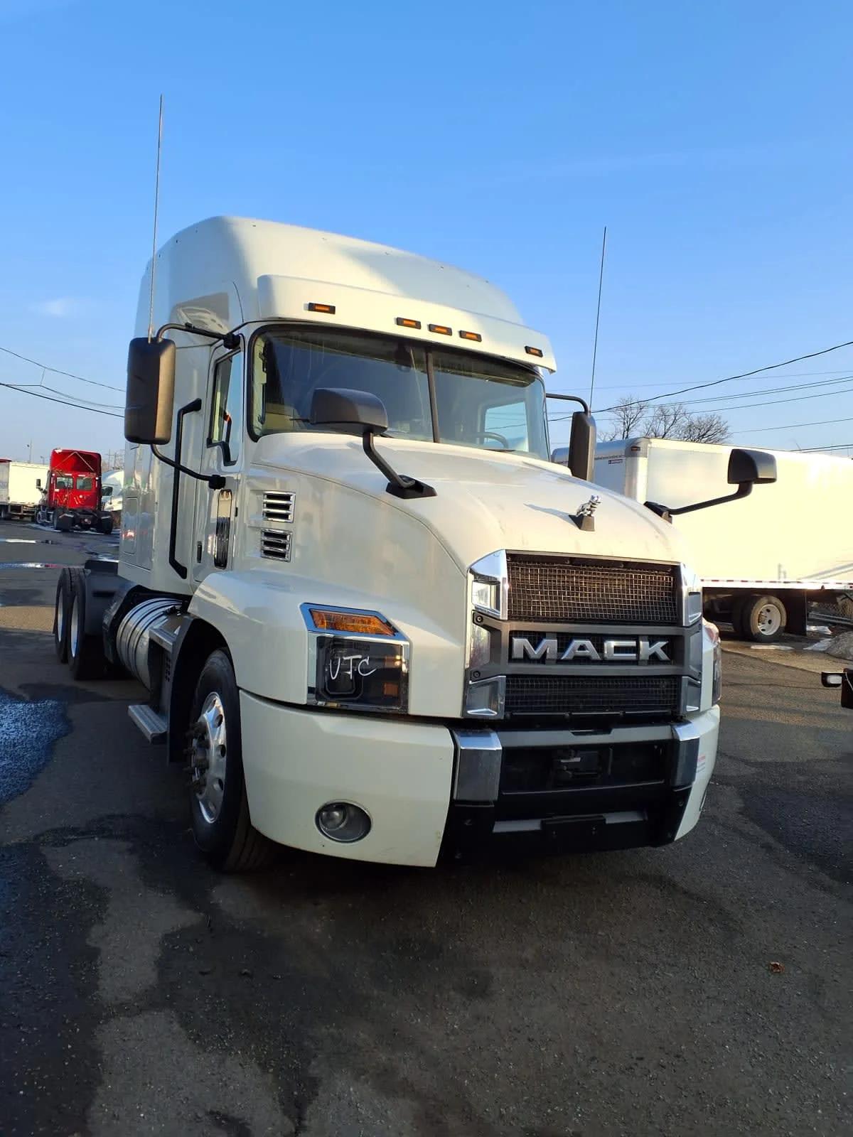 2020 Mack Anthem in Kearny, NJ — photo 3