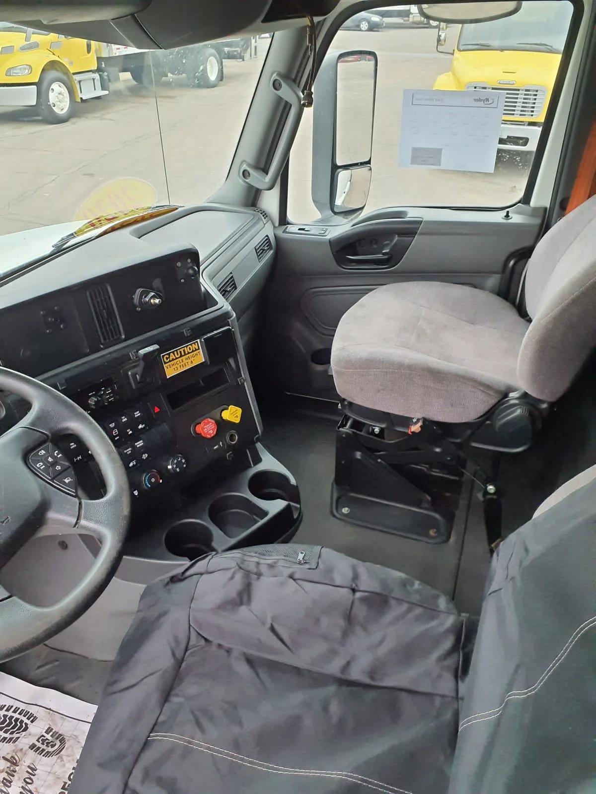 2020 International LT in Oak Creek, WI — photo 7