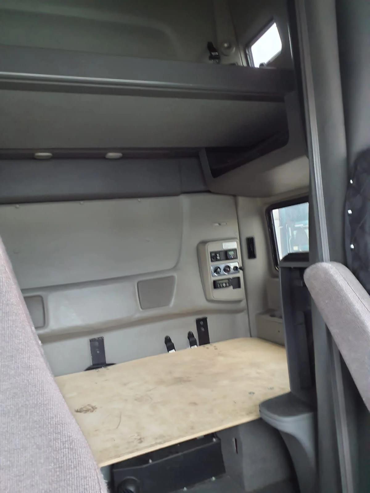 2020 International LT in Oak Creek, WI — photo 11
