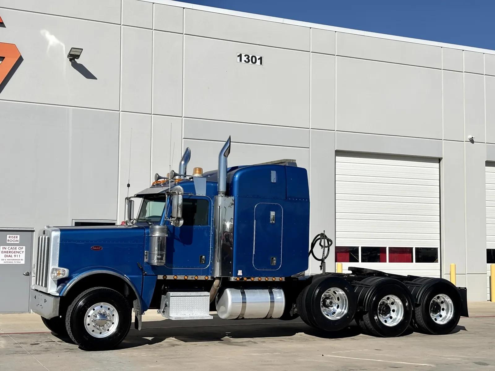2018 Peterbilt 389 in Hutchins, TX — photo 2