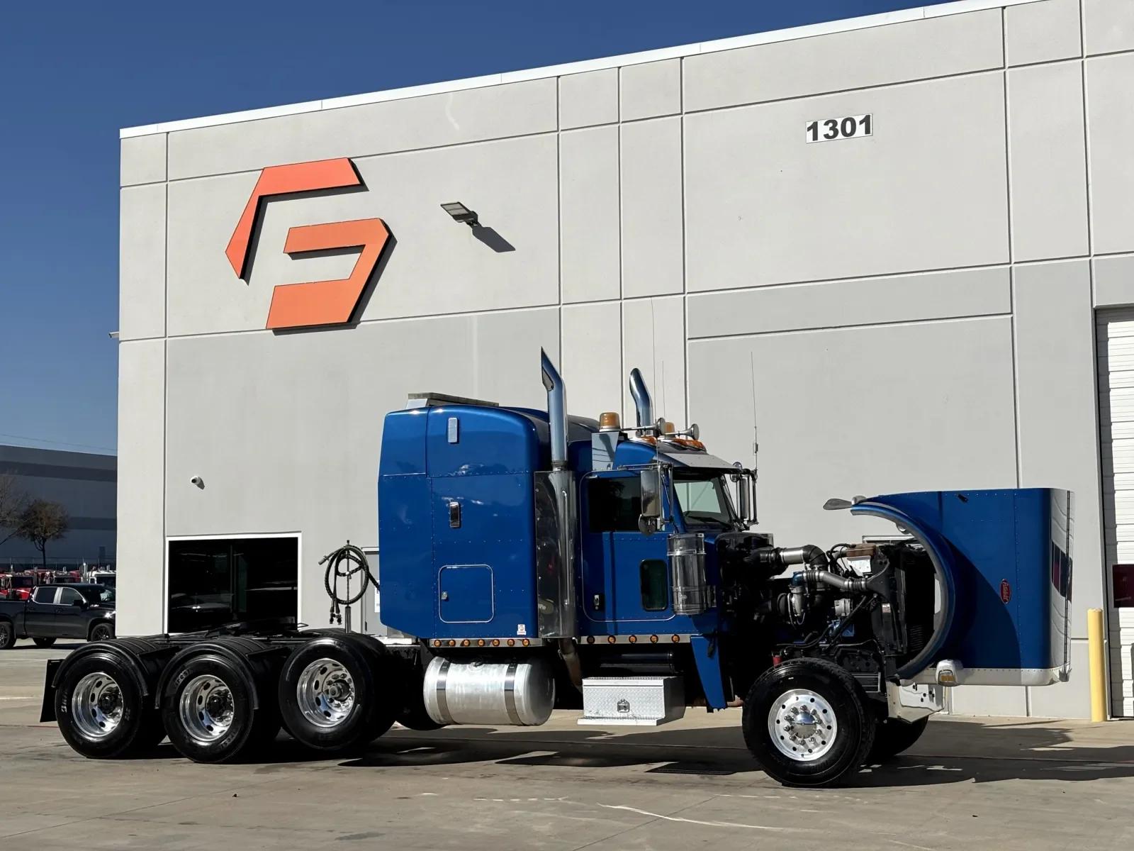 2018 Peterbilt 389 in Hutchins, TX — photo 9