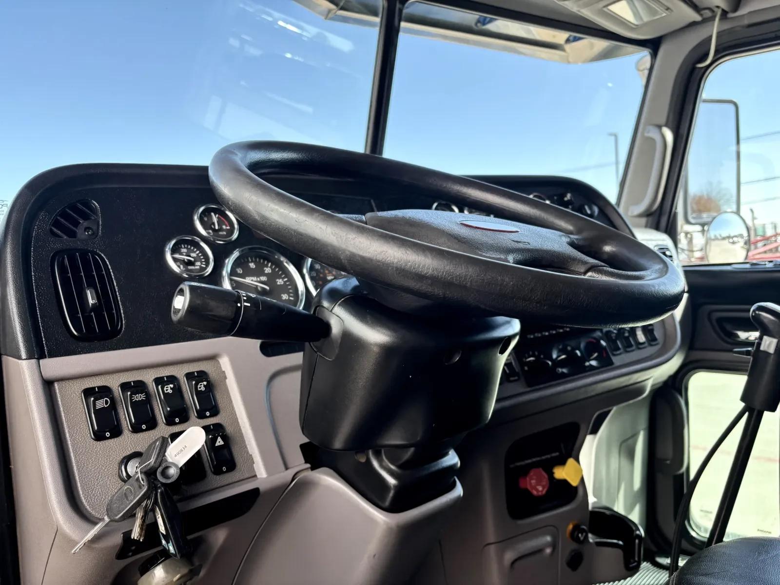 2018 Peterbilt 389 in Hutchins, TX — photo 15