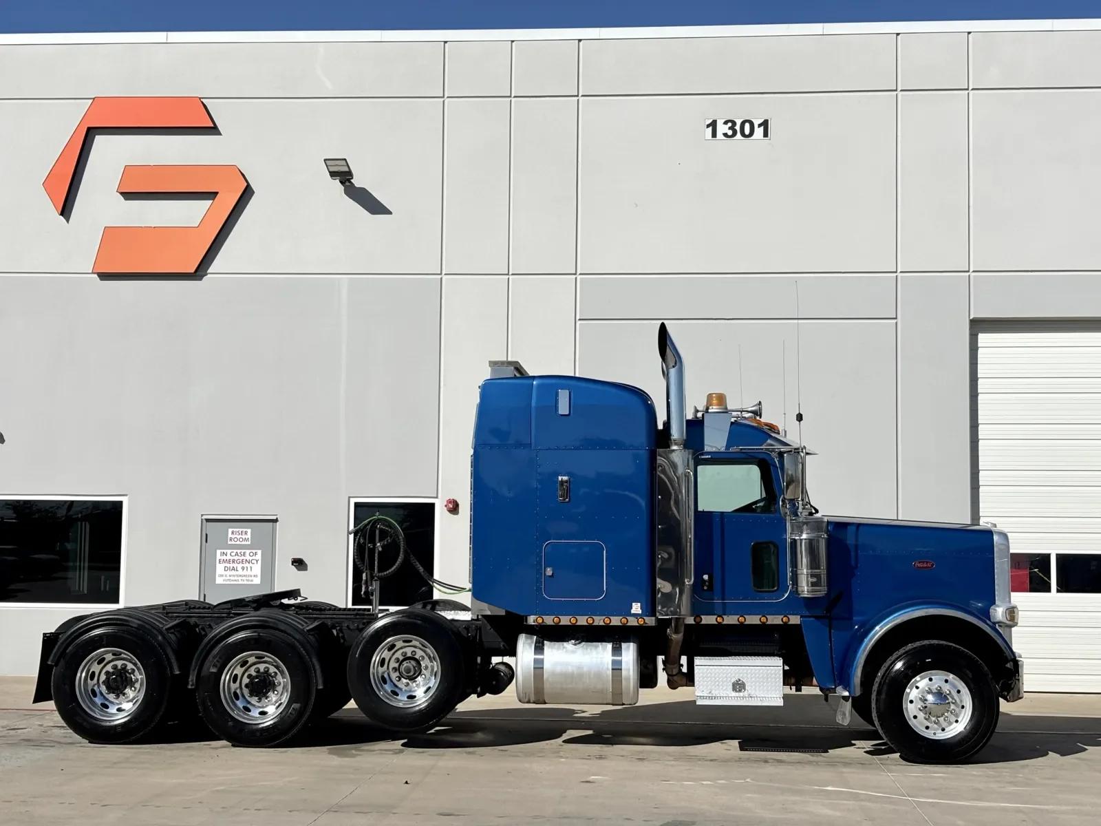 2018 Peterbilt 389 in Hutchins, TX — photo 3