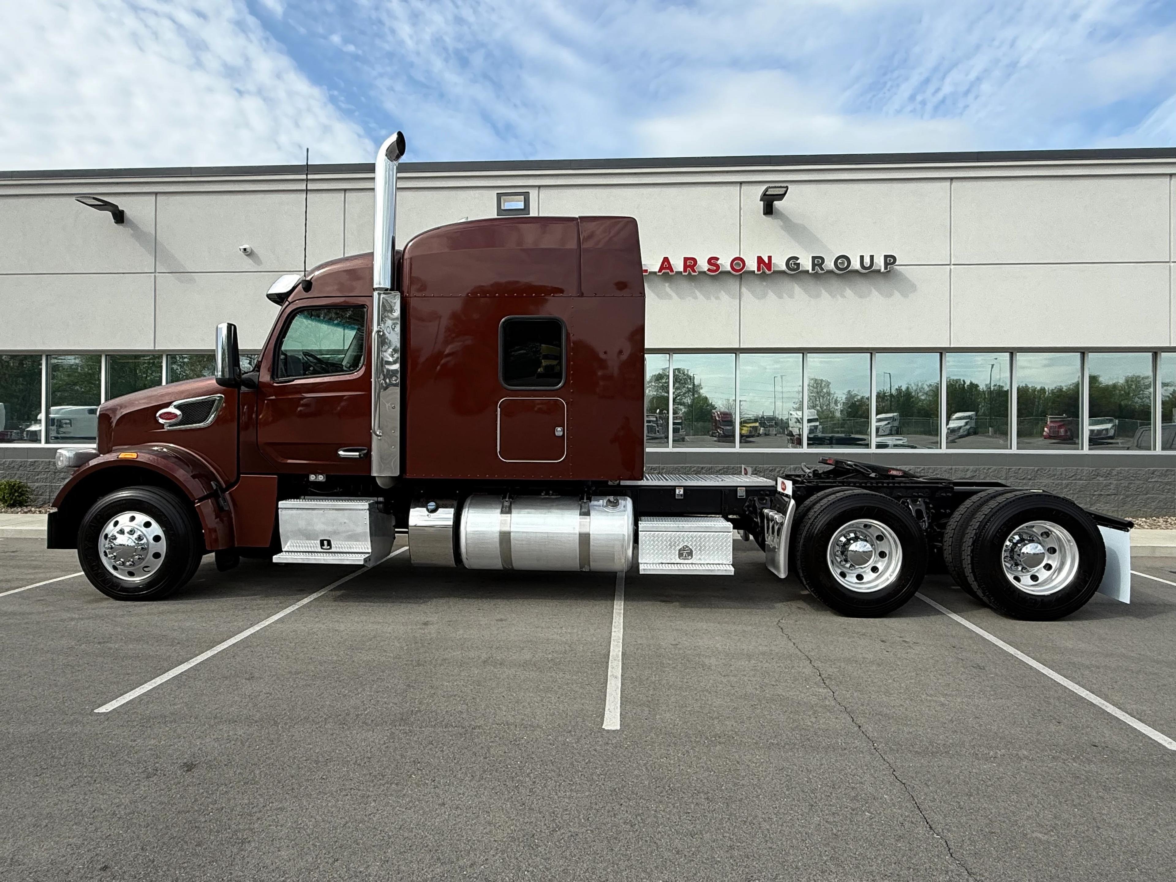 2023 Peterbilt 567 in Louisville, KY — photo 2