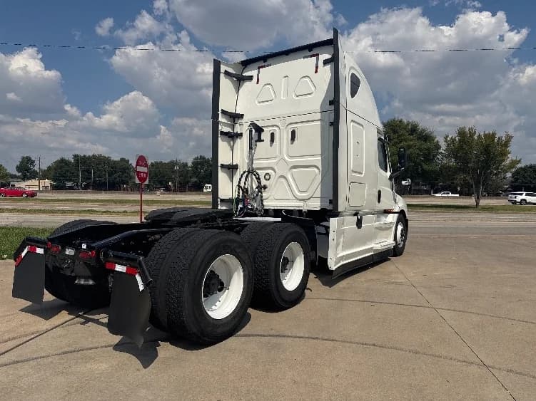 2022 Freightliner Cascadia in Houston, TX — photo 7