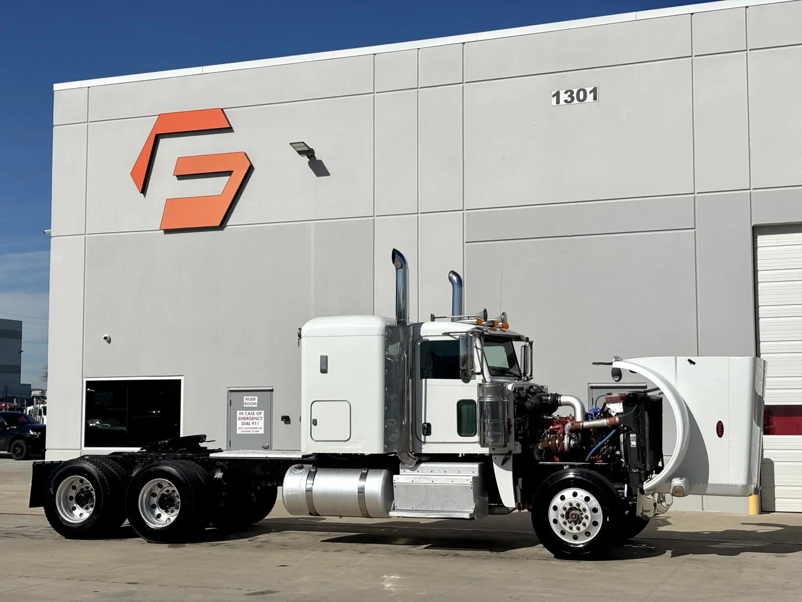 2015 Peterbilt 389 in Hutchins, TX — photo 9
