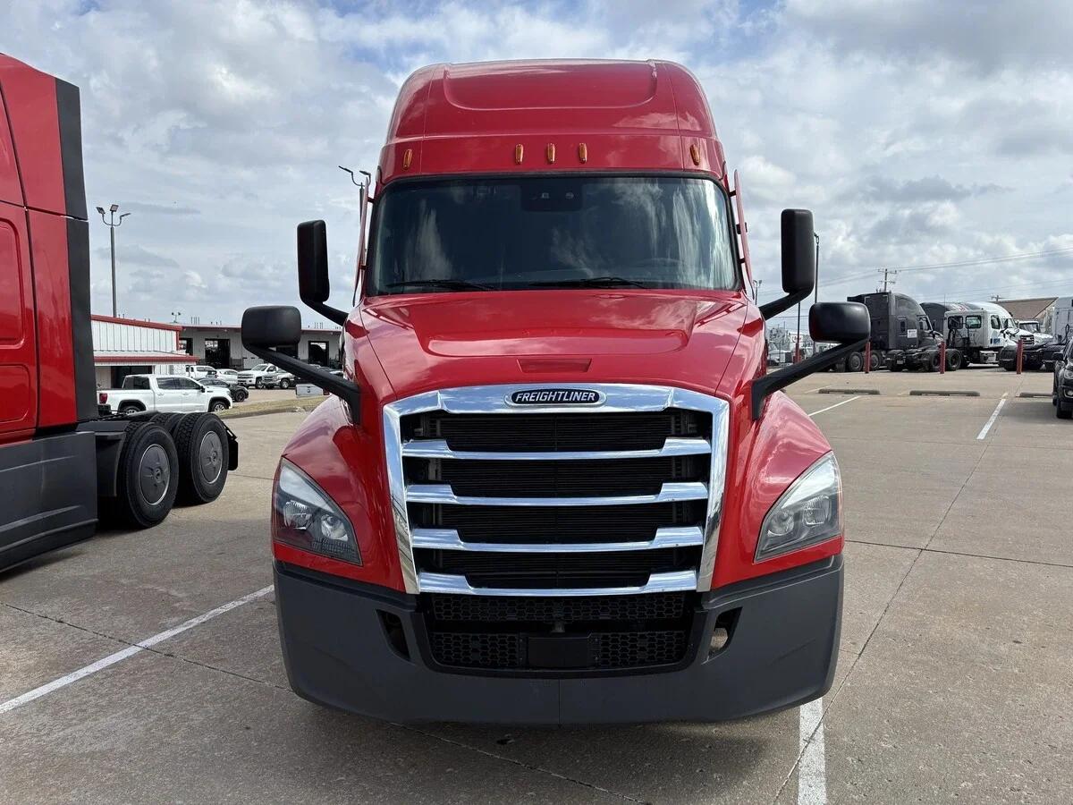 2022 Freightliner Cascadia in Tulsa, OK — photo 2