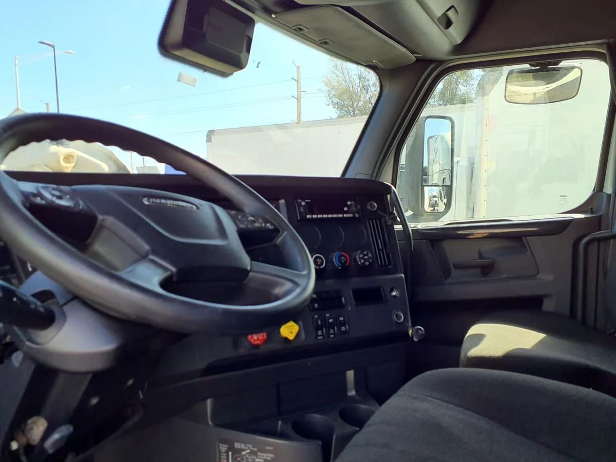 2023 Freightliner Cascadia in Miami, FL — photo 7