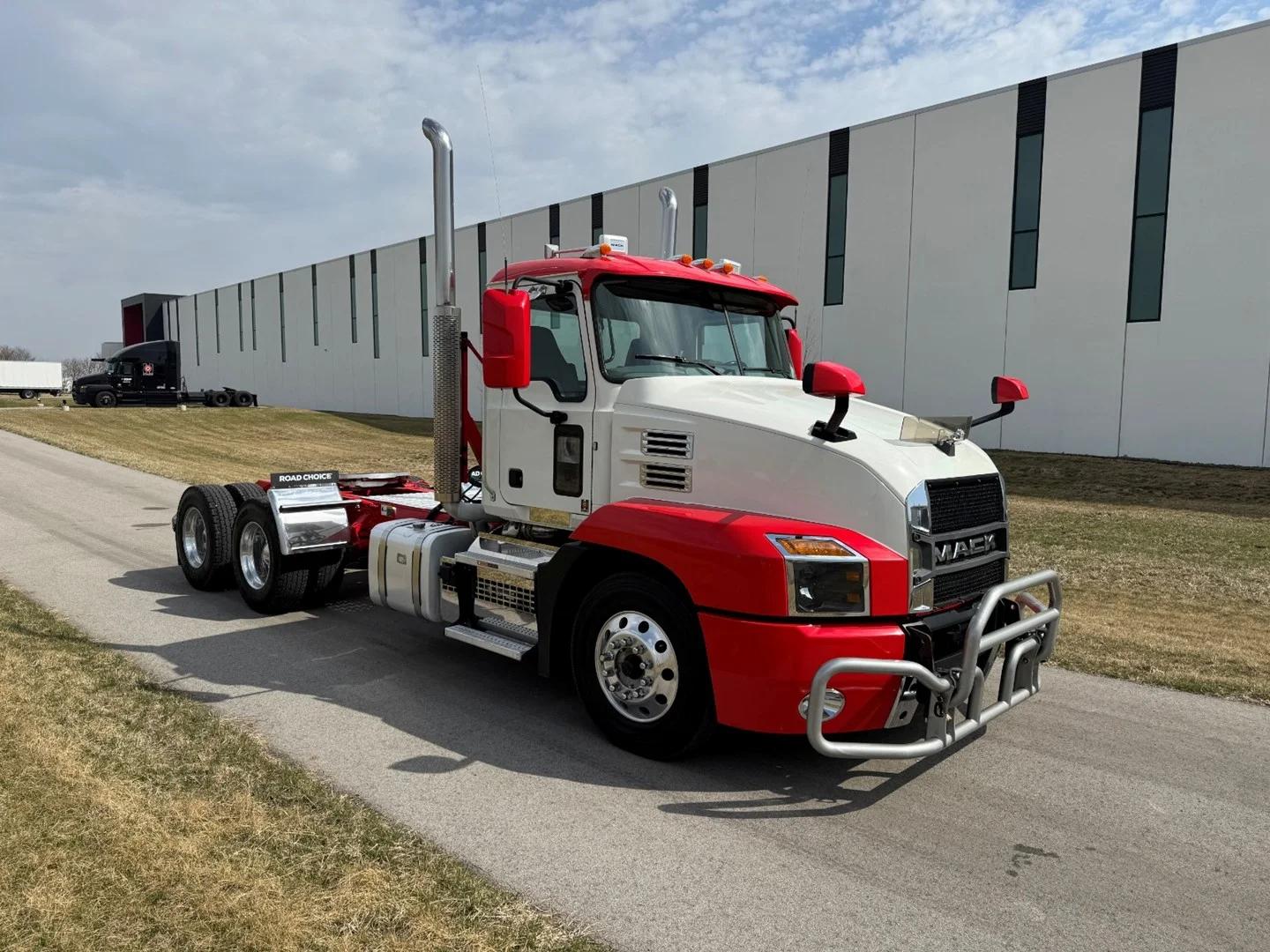 2023 Mack Anthem in Carroll, IA — photo 8