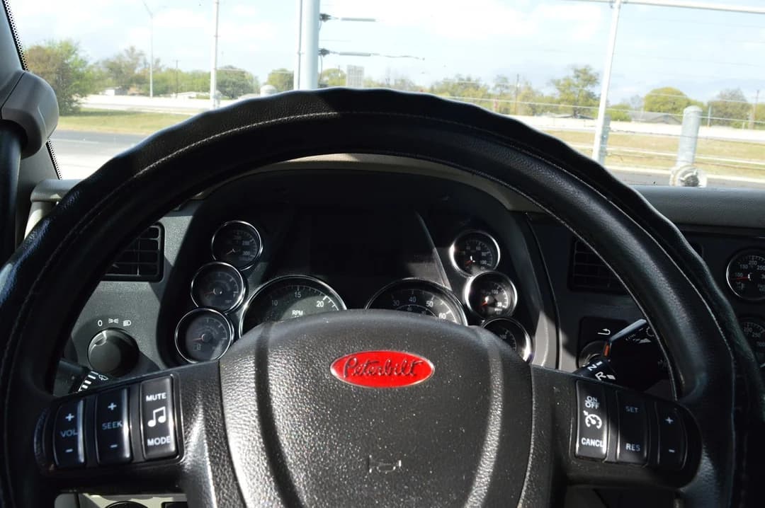 2019 Peterbilt 579 in SAN ANTONIO, TX — photo 10