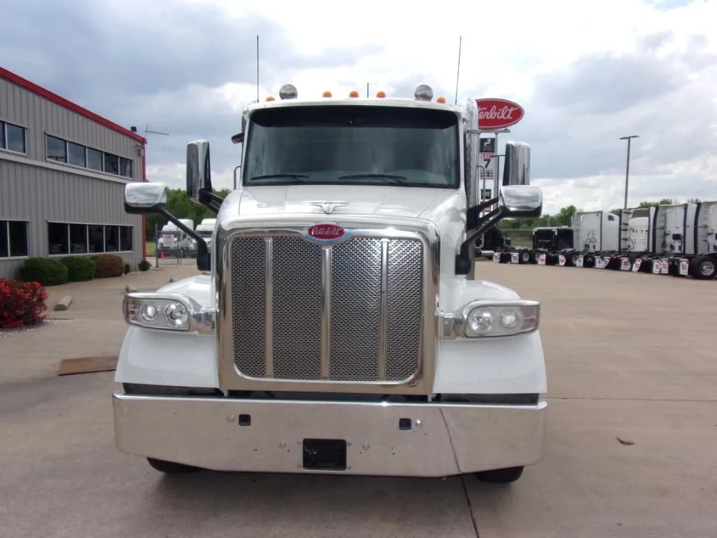 2019 Peterbilt 567 in Springfield, MO — photo 2