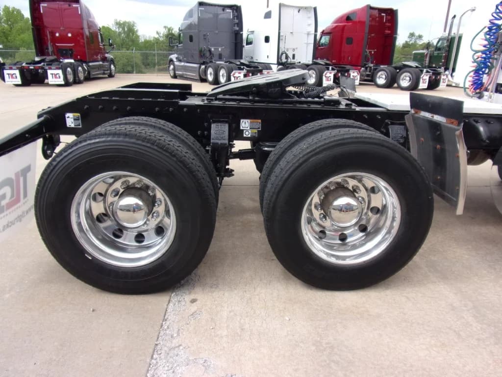2019 Peterbilt 567 in Springfield, MO — photo 8