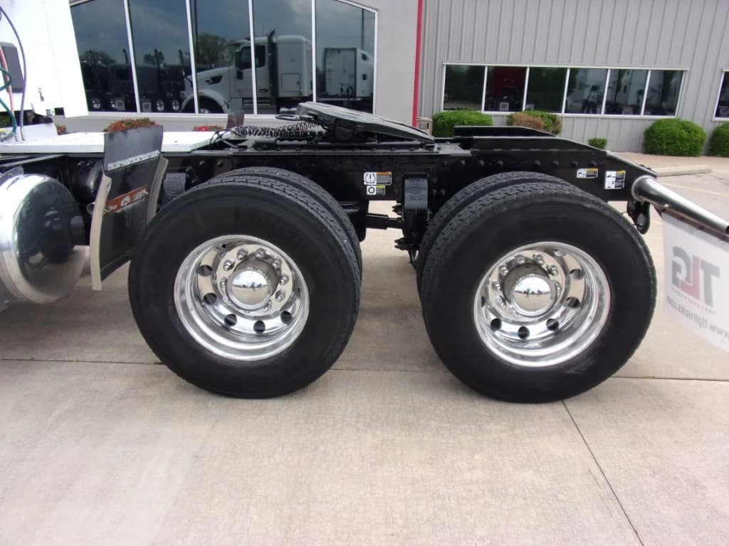 2019 Peterbilt 567 in Springfield, MO — photo 11