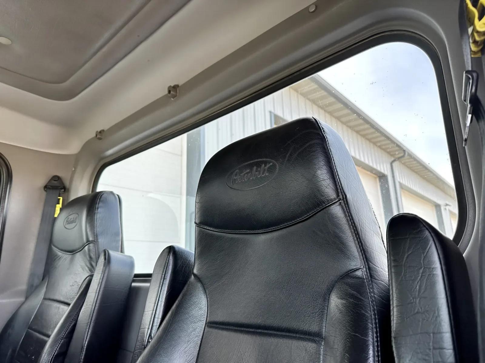2014 Peterbilt 389 in New Lenox, IL — photo 21