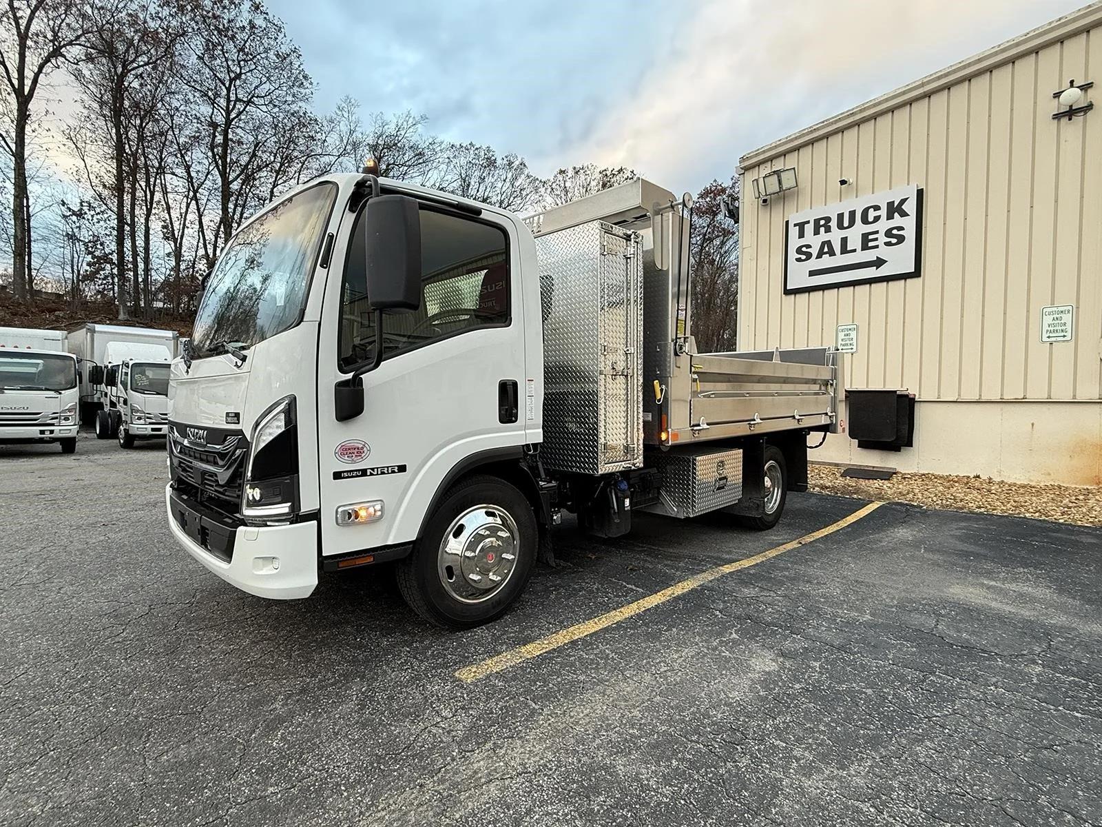 2025 Isuzu NRR
