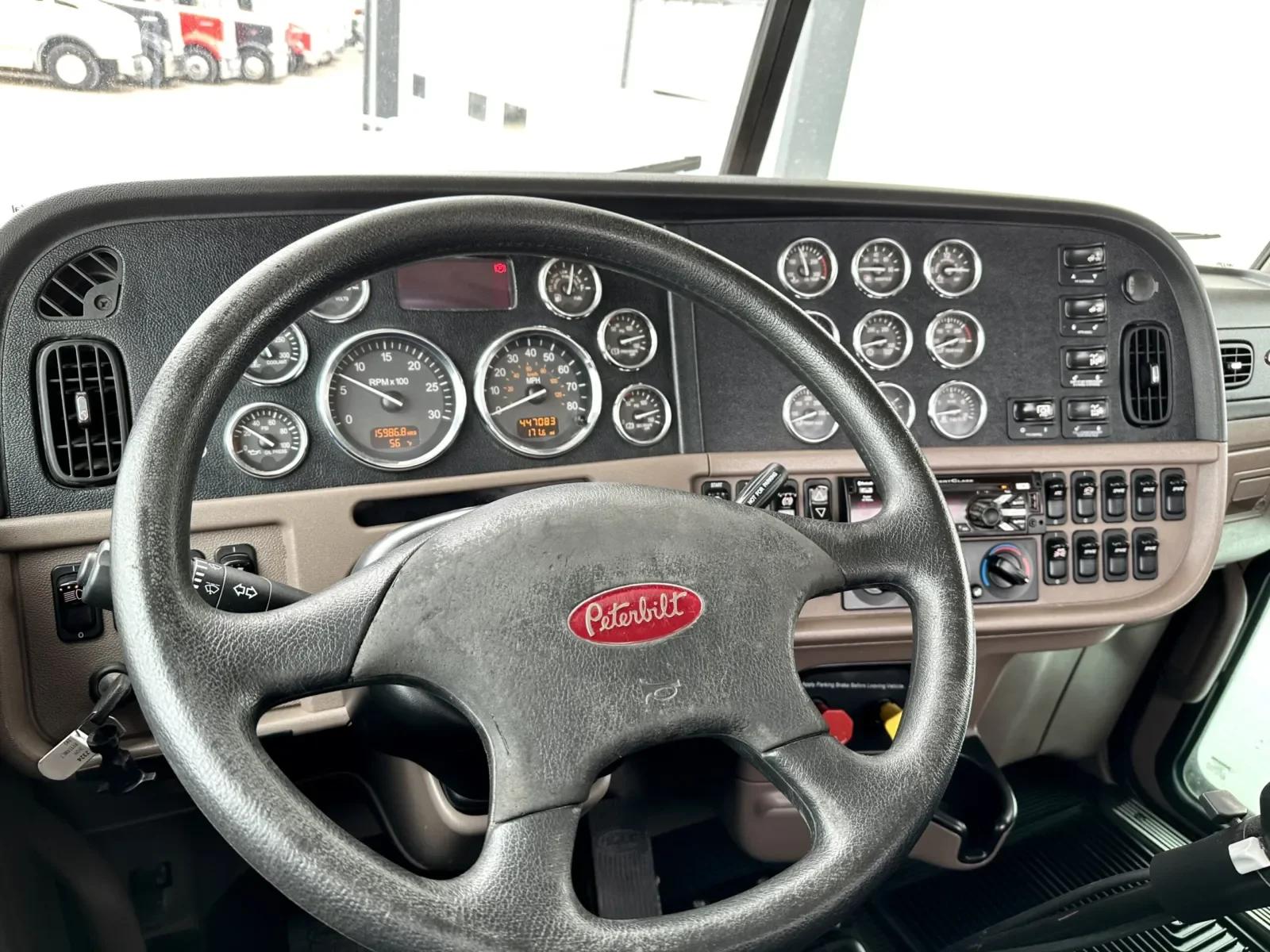 2020 Peterbilt 389 in New Lenox, IL — photo 16
