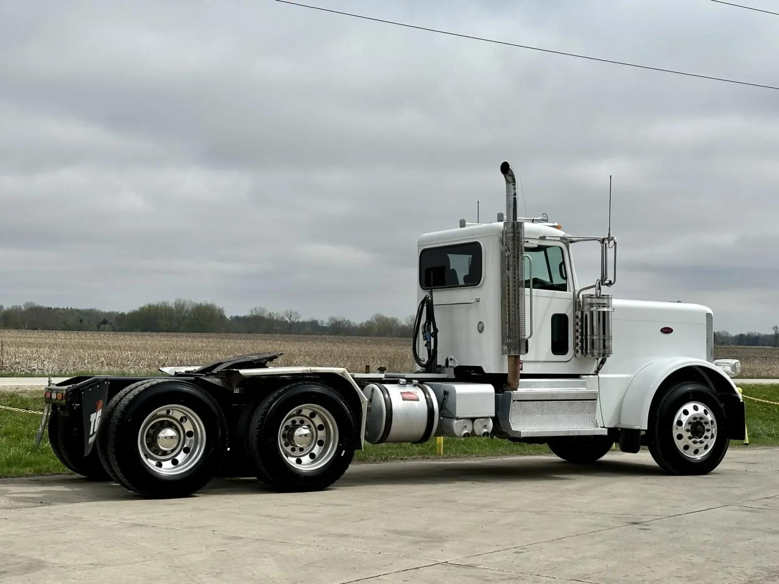 2020 Peterbilt 389 in New Lenox, IL — photo 5