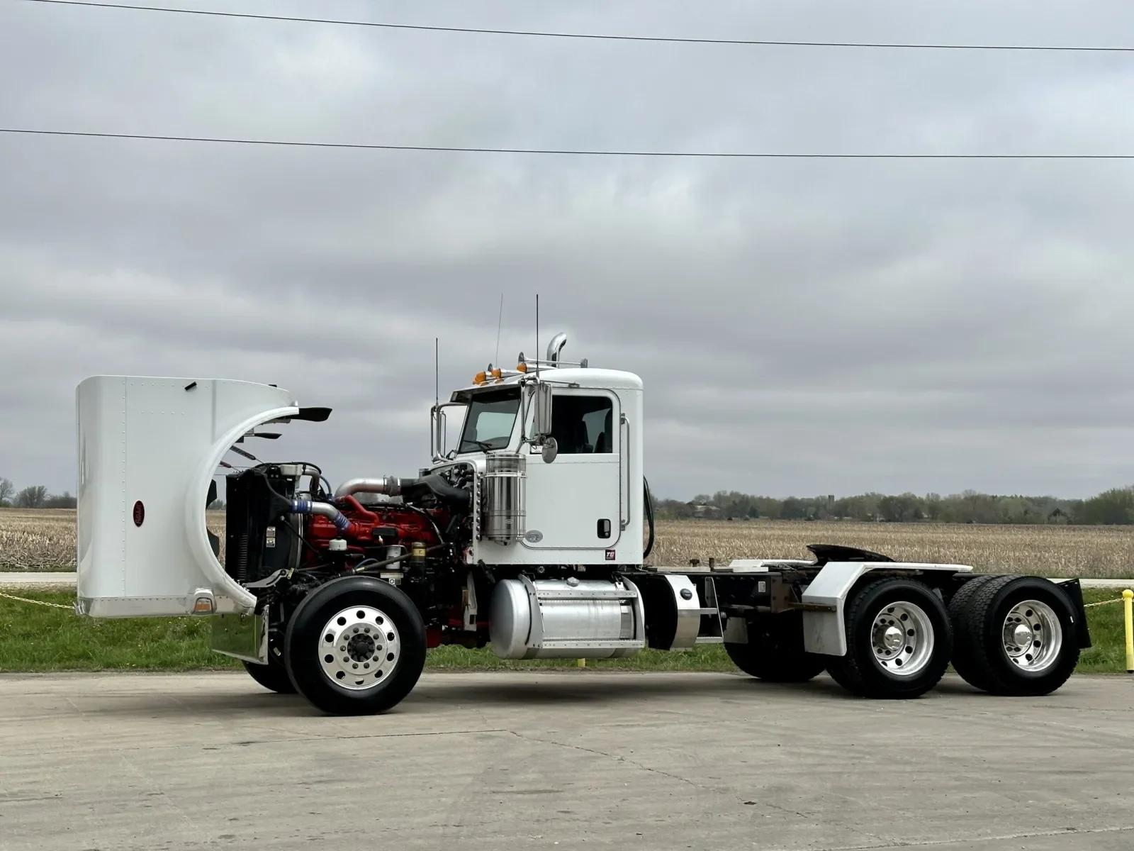 2020 Peterbilt 389 in New Lenox, IL — photo 10